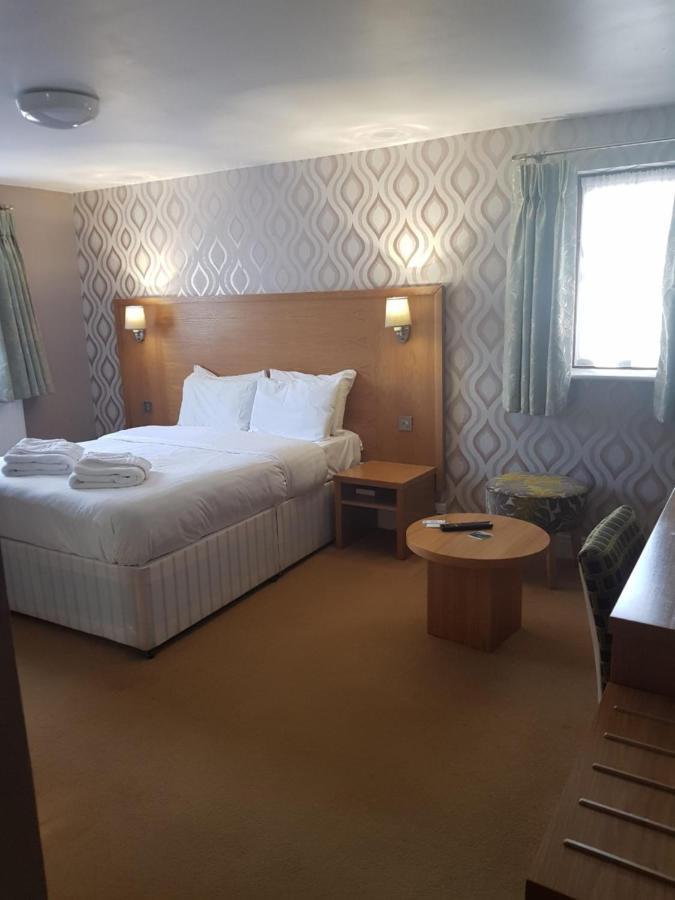 Marsh Farm Hotel Swindon Extérieur photo