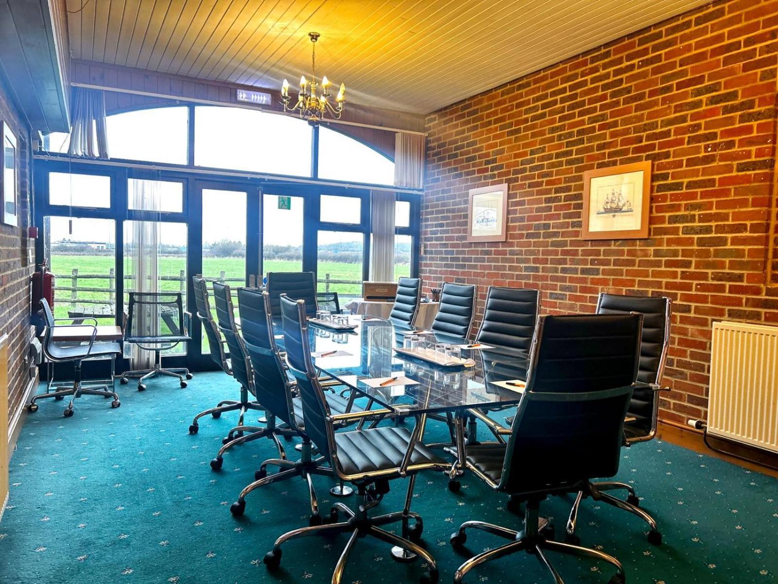 Marsh Farm Hotel Swindon Extérieur photo